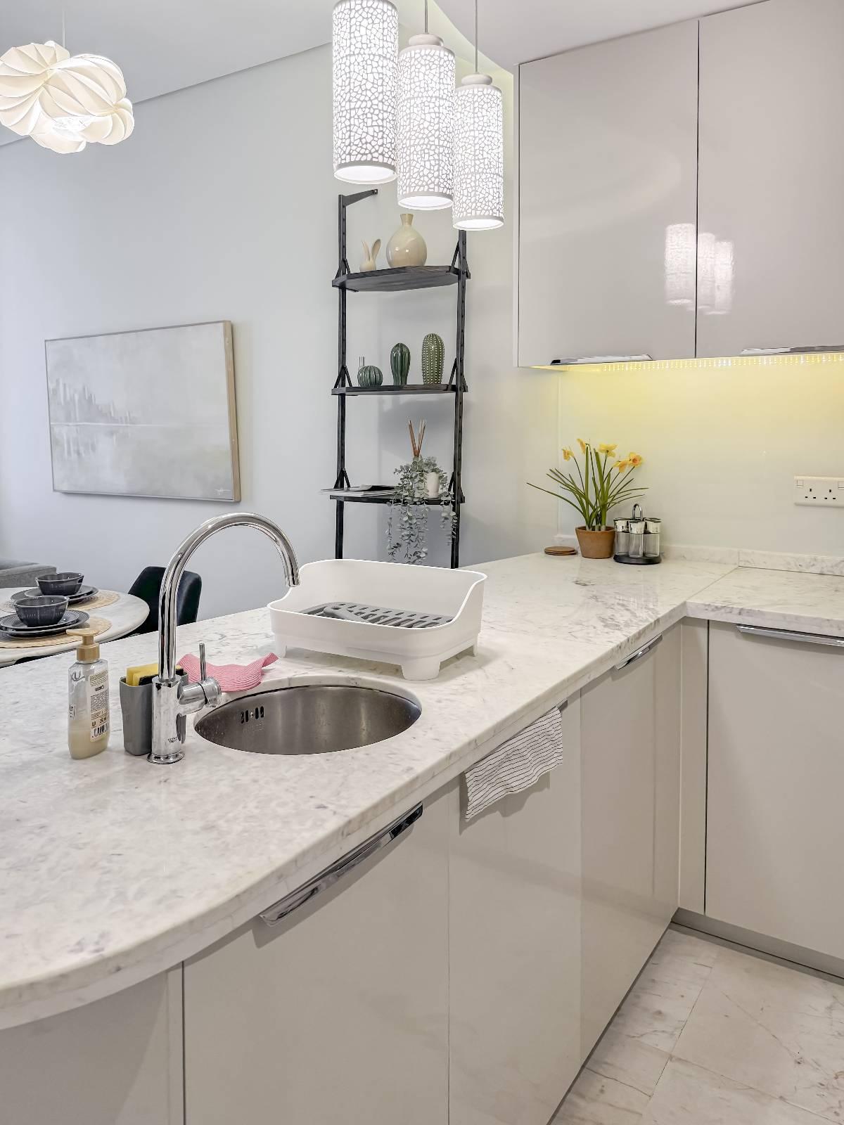 1 BR | Stylish | Waterfront in central area - Image 7