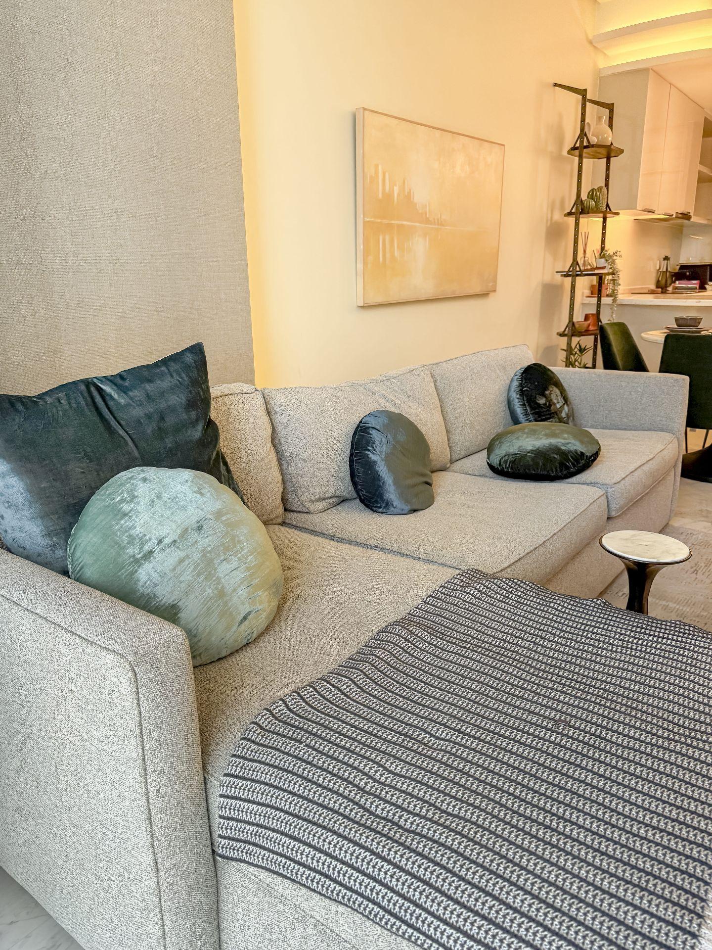 1 BR | Stylish | Waterfront in central area - Image 3