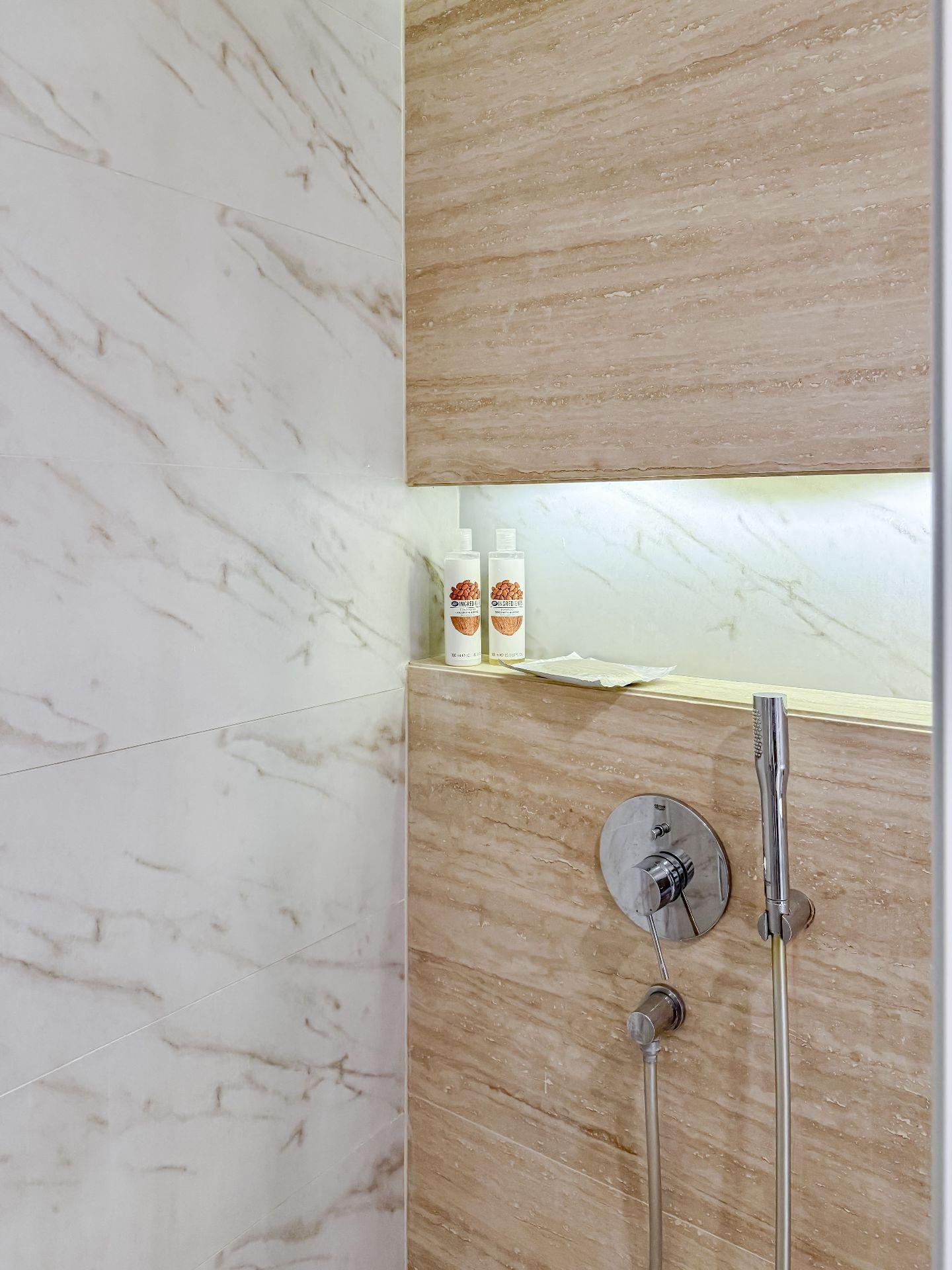 1 BR | Stylish | Waterfront in central area - Image 16