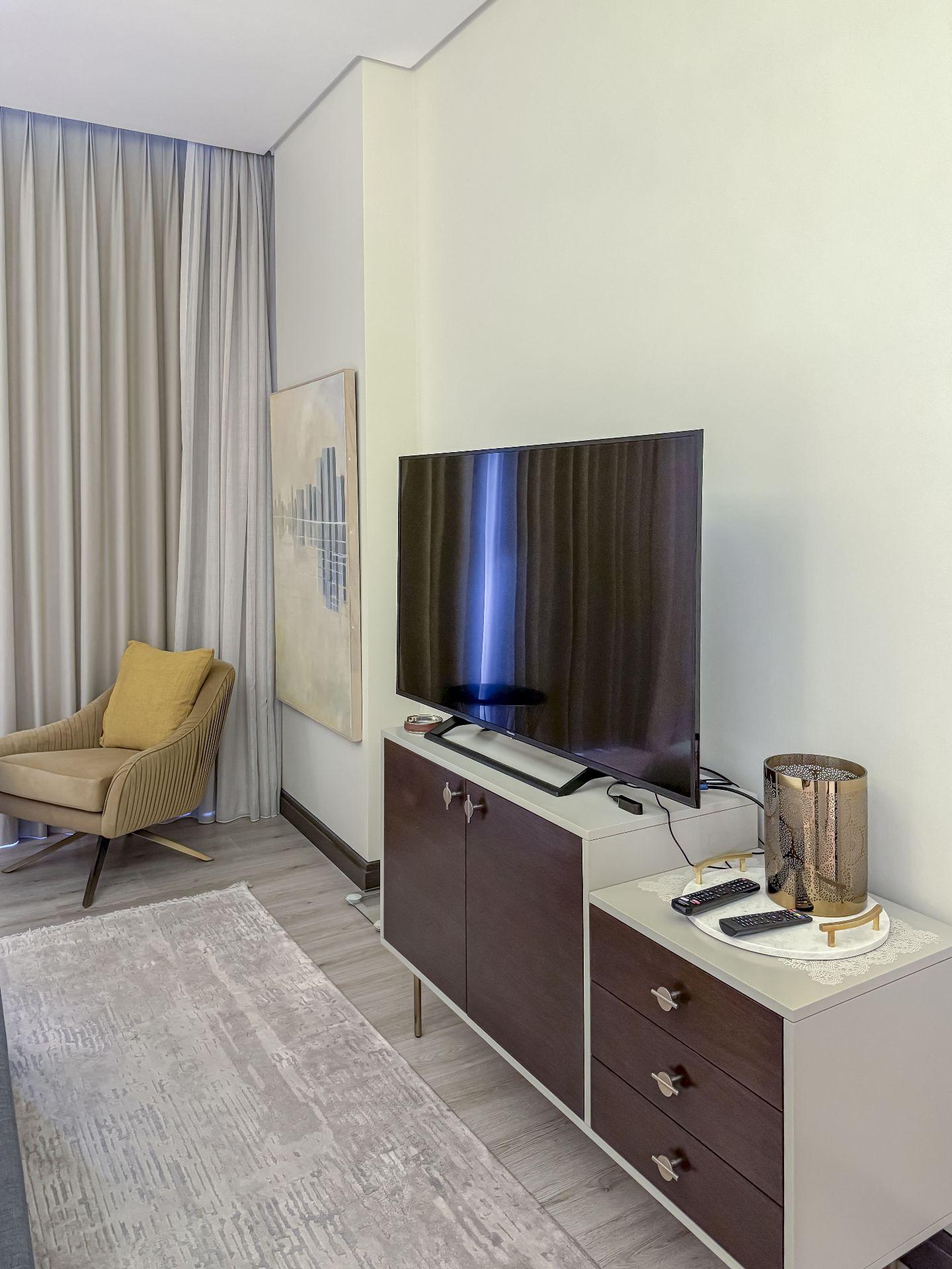 1 BR | Stylish | Waterfront in central area - Image 30