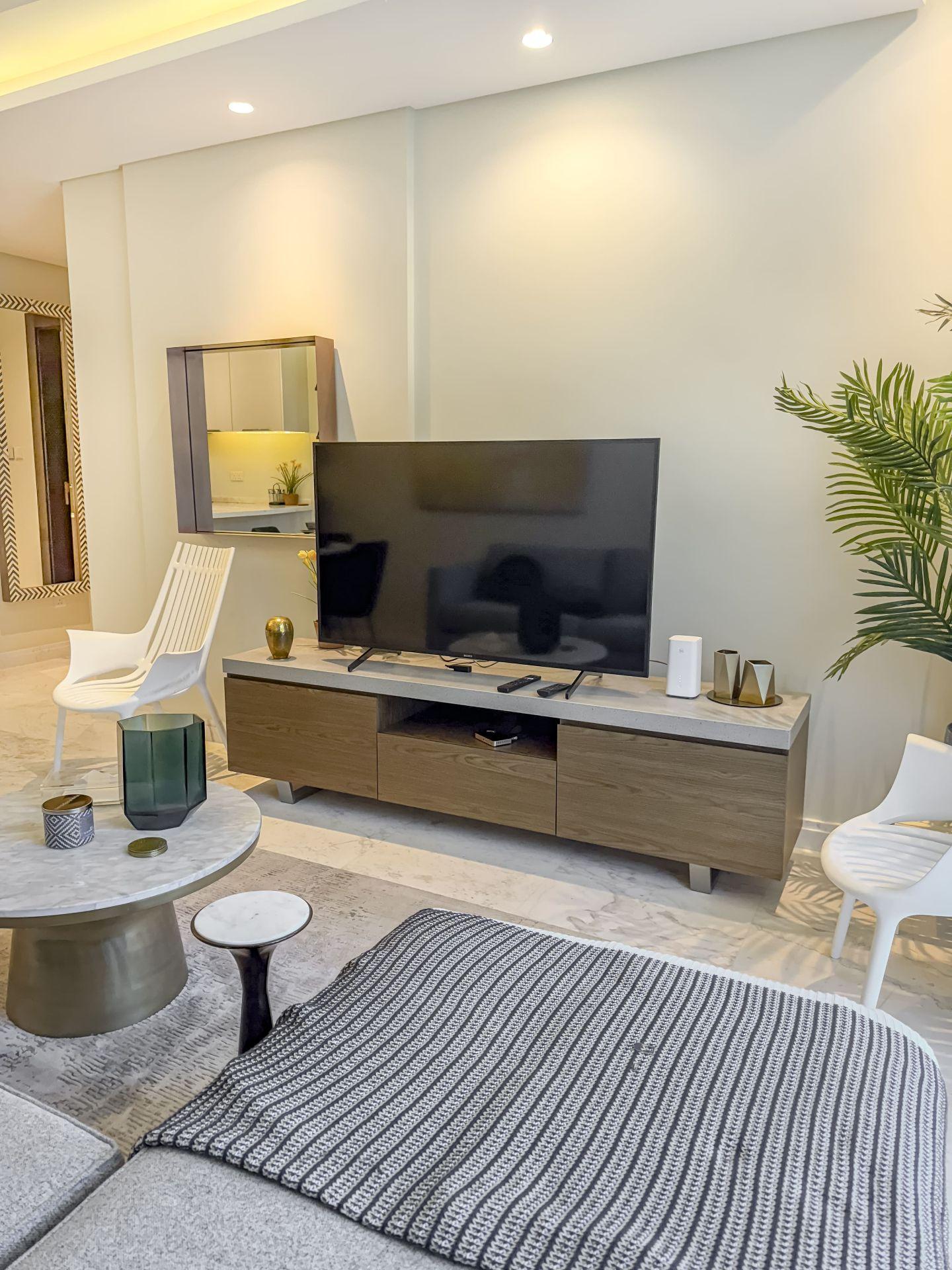 1 BR | Stylish | Waterfront in central area - Image 7