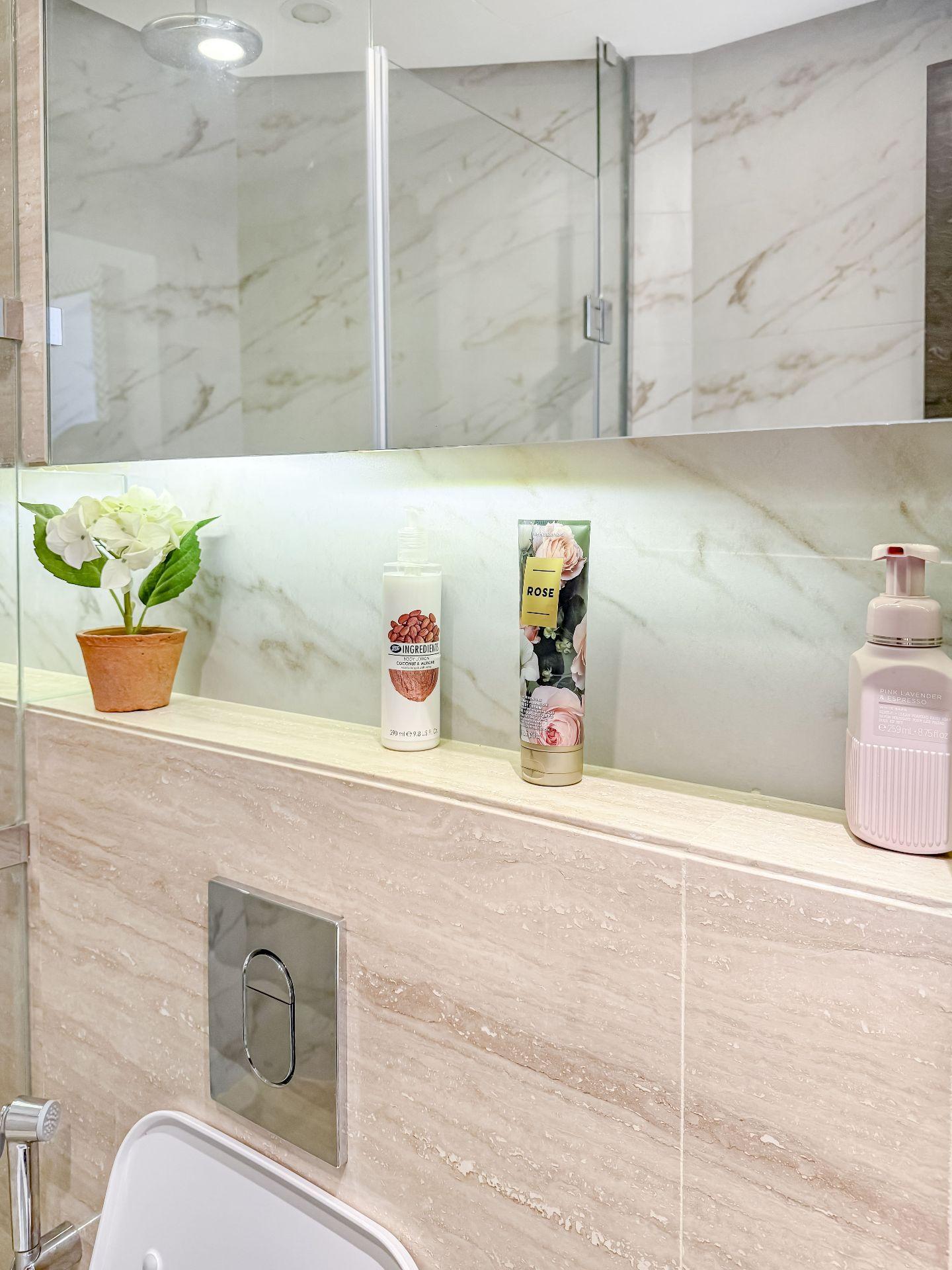 1 BR | Stylish | Waterfront in central area - Image 21
