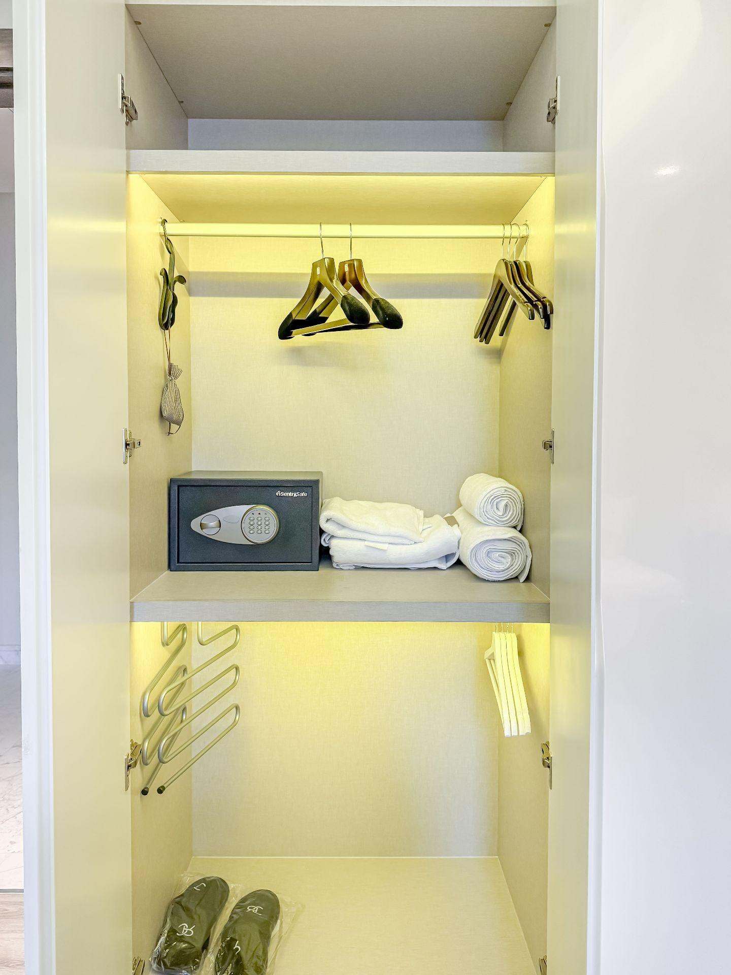 1 BR | Stylish | Waterfront in central area - Image 33