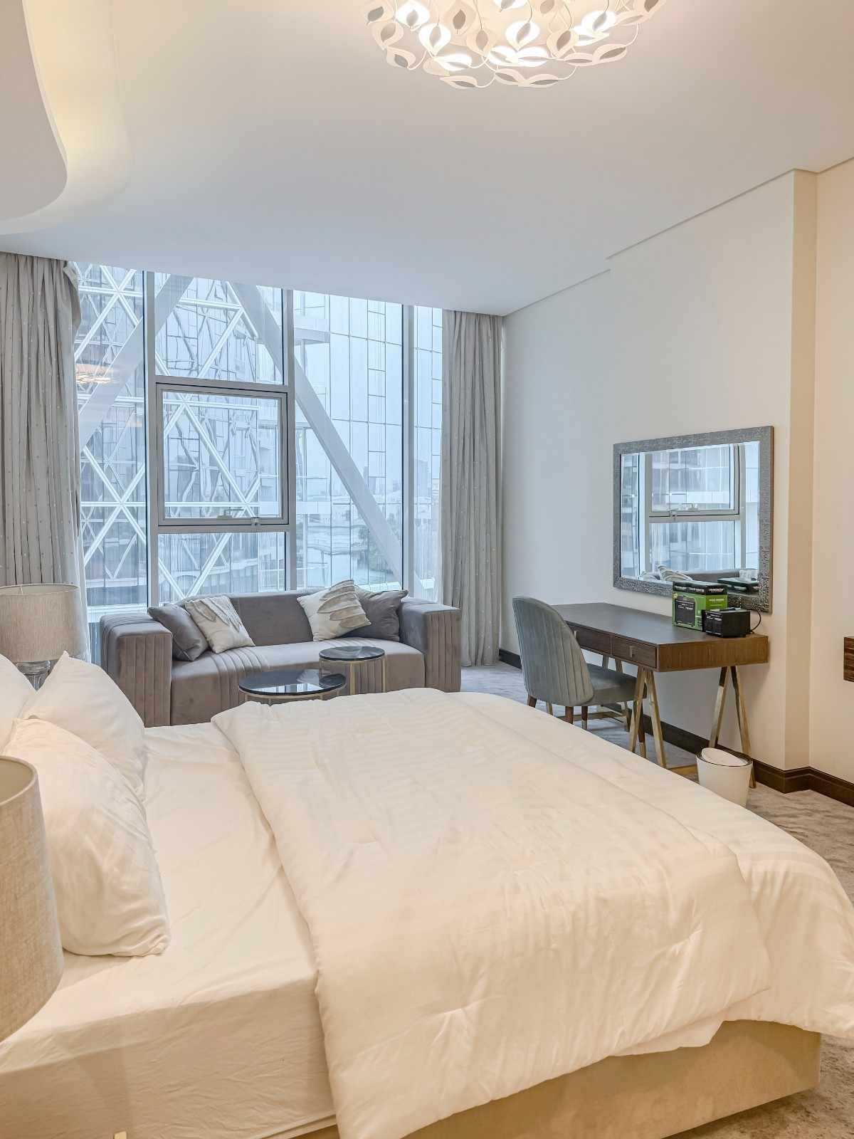 2BR Apartment| Four Season View in Bahrain Bay - Image 5