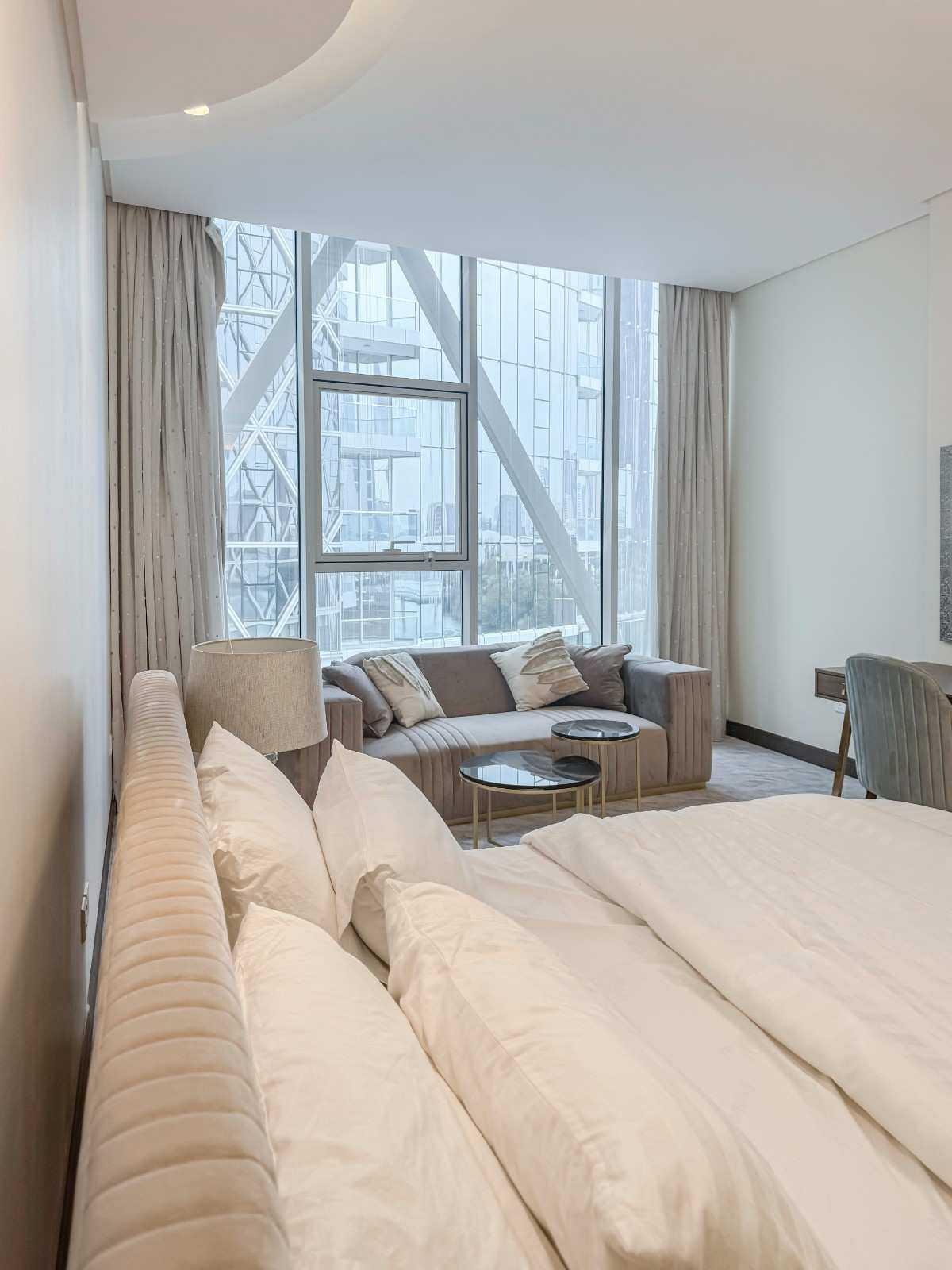 2BR Apartment| Four Season View in Bahrain Bay - Image 7