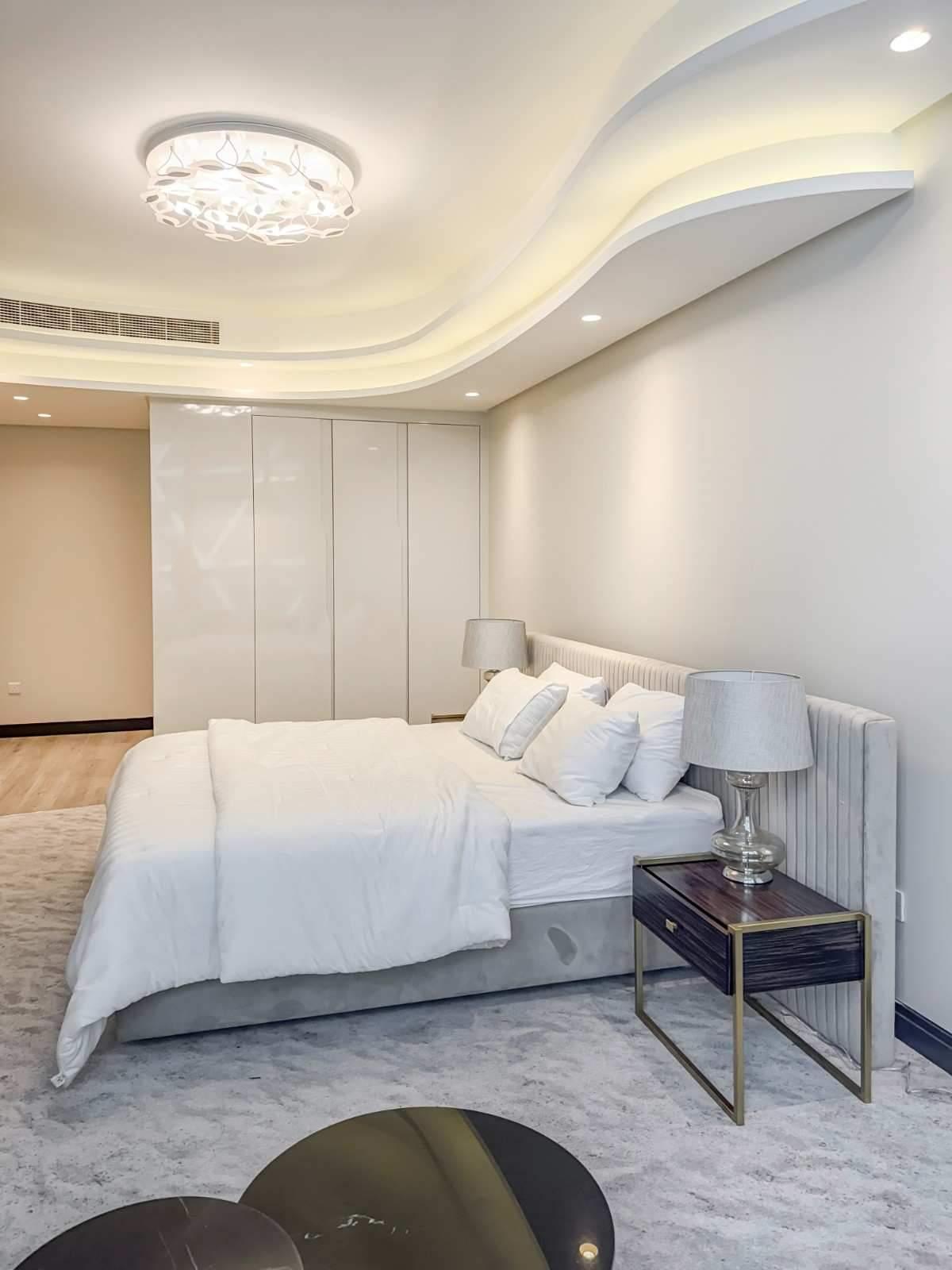2BR Apartment| Four Season View in Bahrain Bay - Image 11