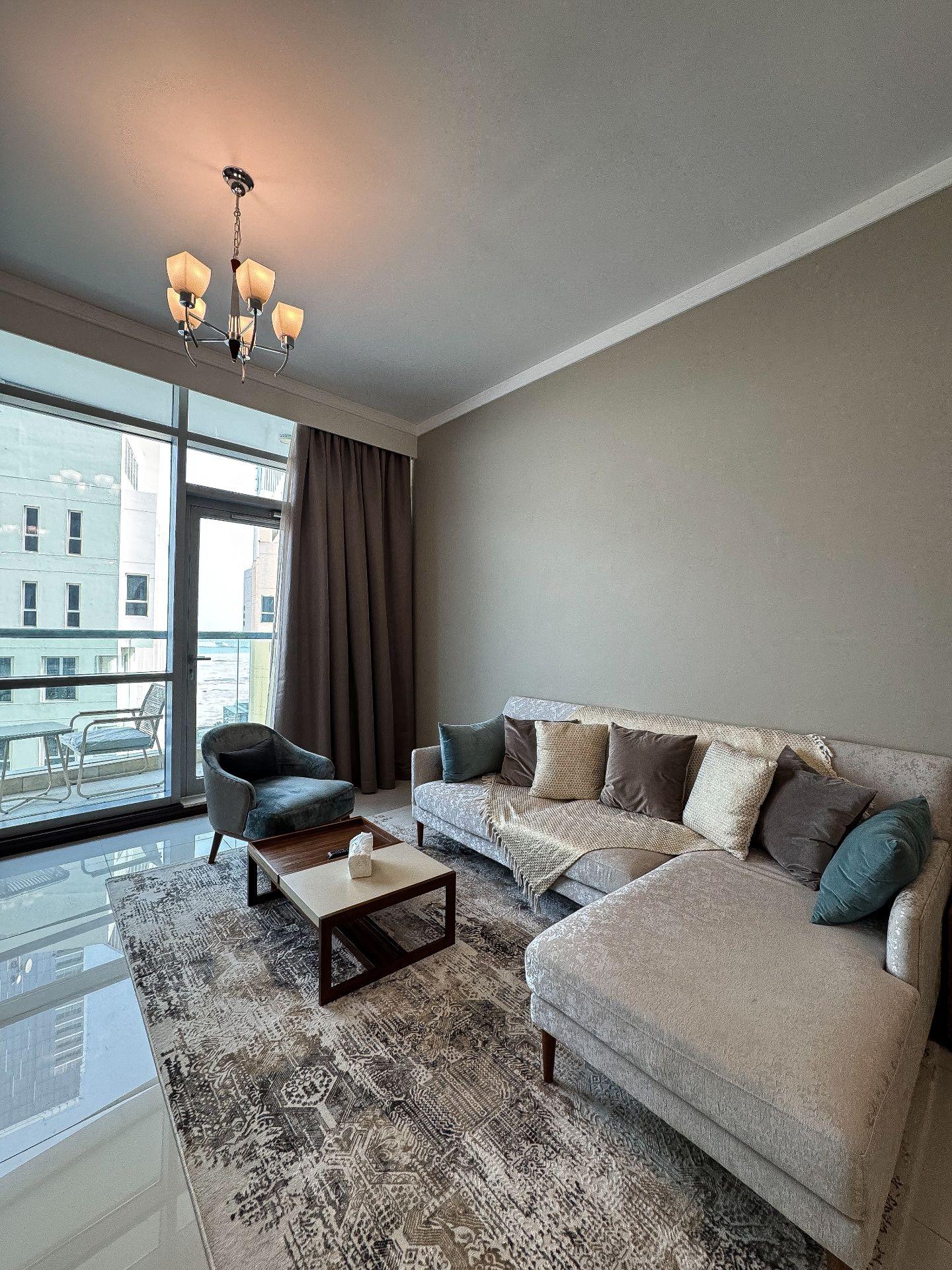 Spacious 3-Bedroom Apartment with Sea & City Views - Image 1