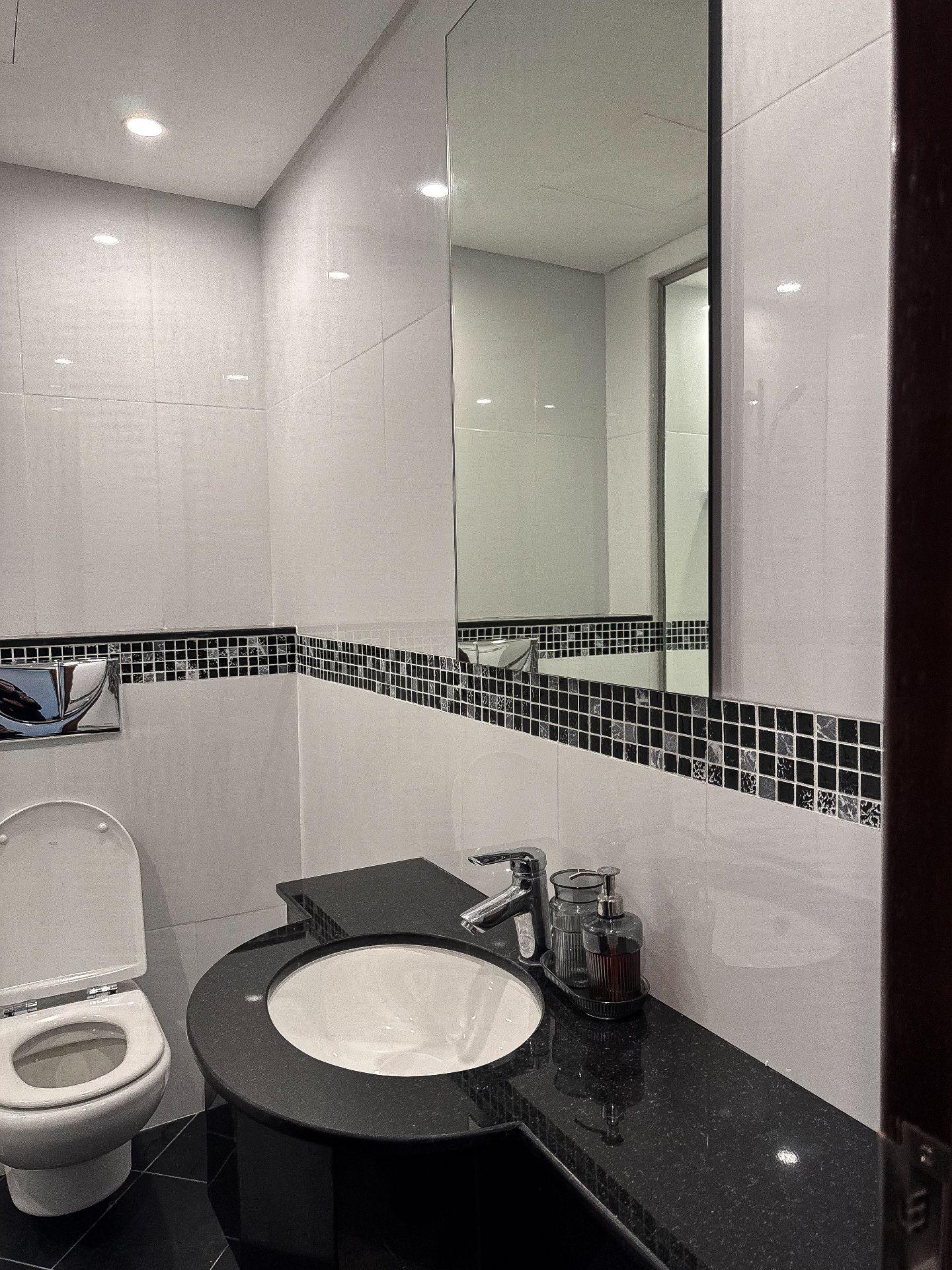 Spacious 3-Bedroom Apartment with Sea & City Views - Image 16