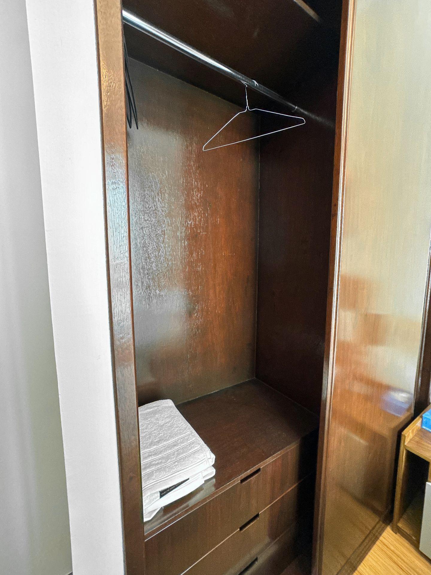 Spacious 3-Bedroom Apartment with Sea & City Views - Image 18