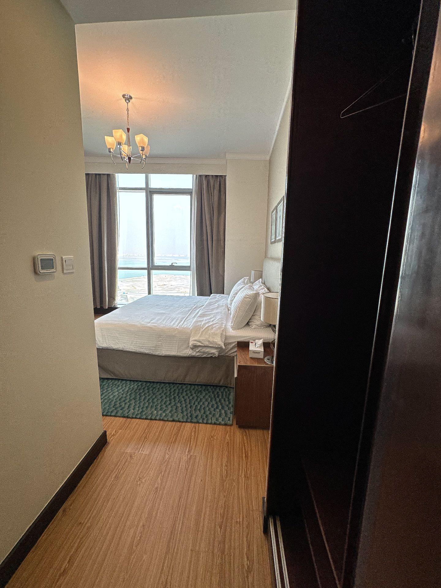 Spacious 3-Bedroom Apartment with Sea & City Views - Image 4