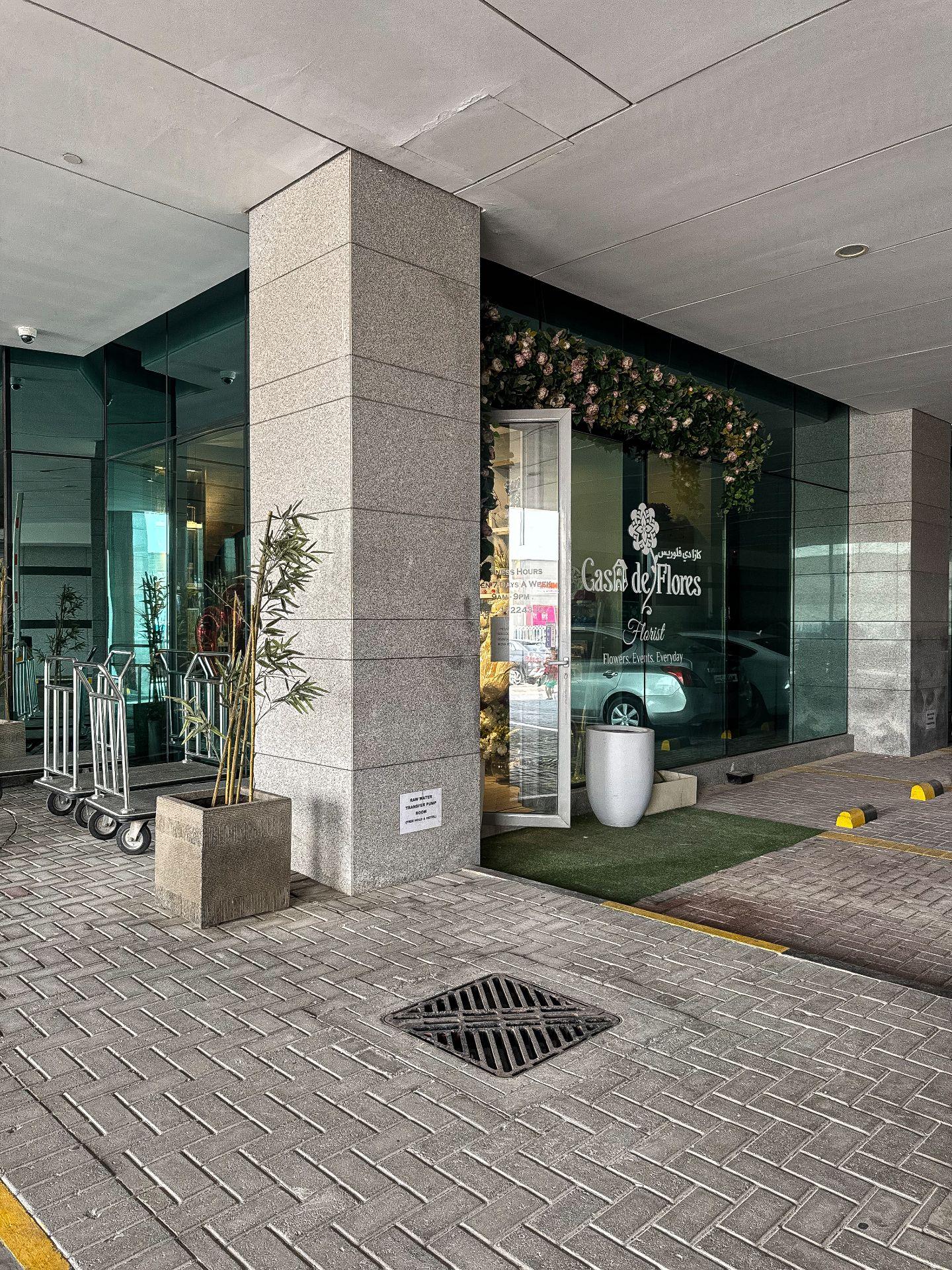 Spacious 3-Bedroom Apartment with Sea & City Views - Image 39