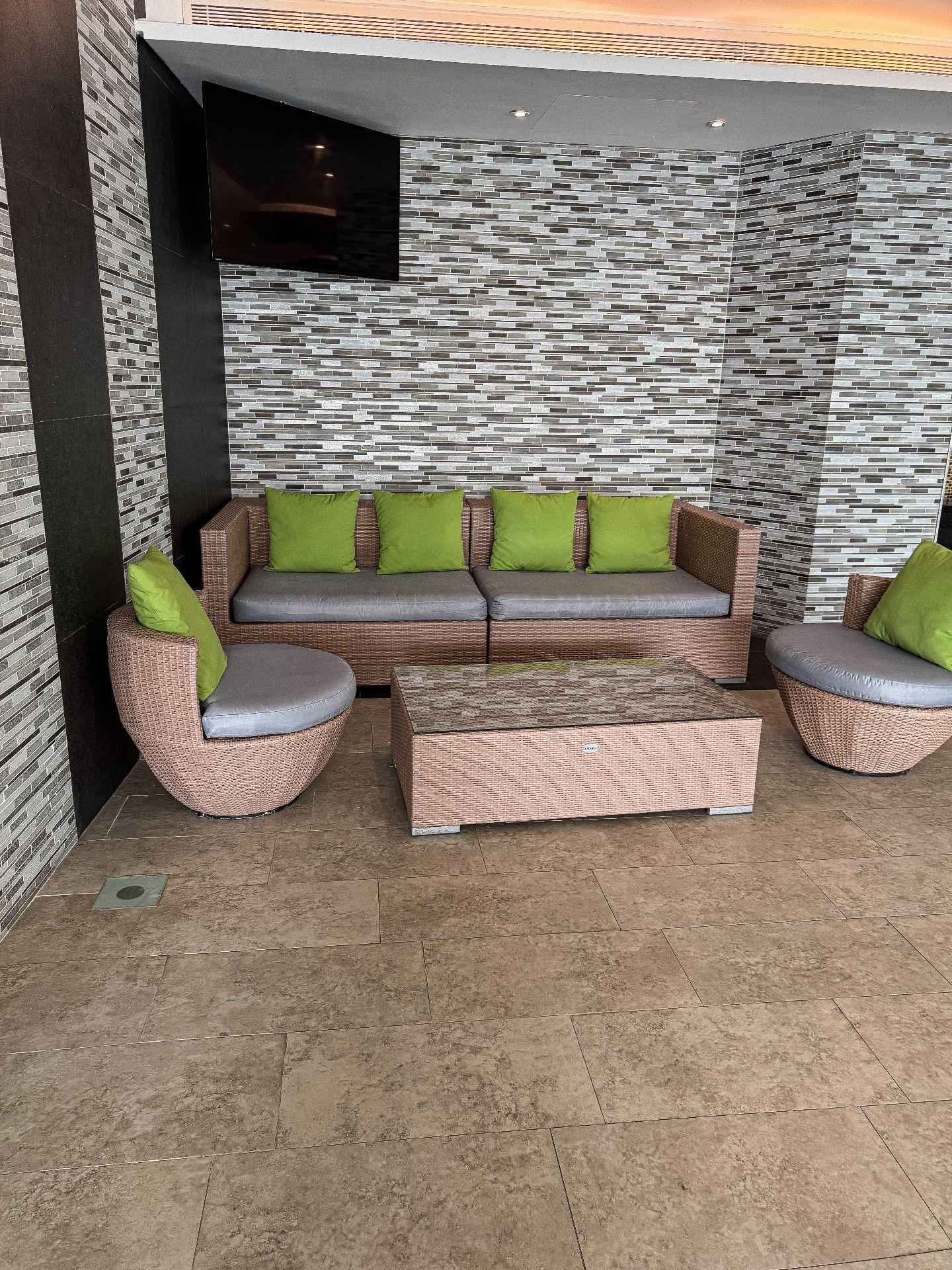 Spacious 3-Bedroom Apartment with Sea & City Views - Image 41