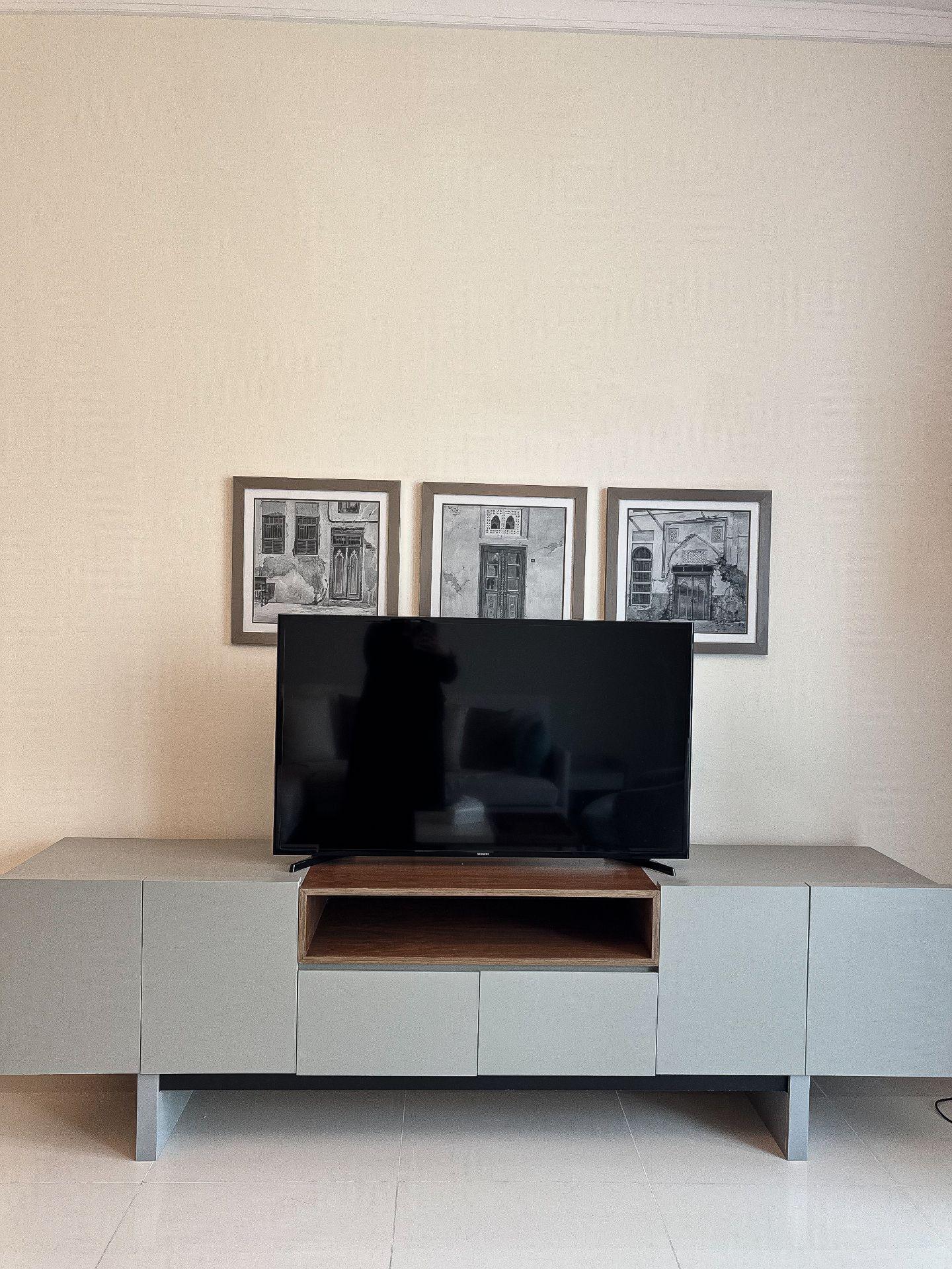 Spacious 3-Bedroom Apartment with Sea & City Views - Image 11