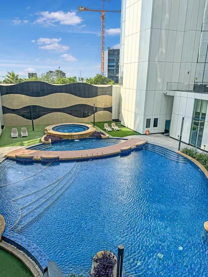 Bright & Elegant 1BR in Bahrain Bay - Image 13