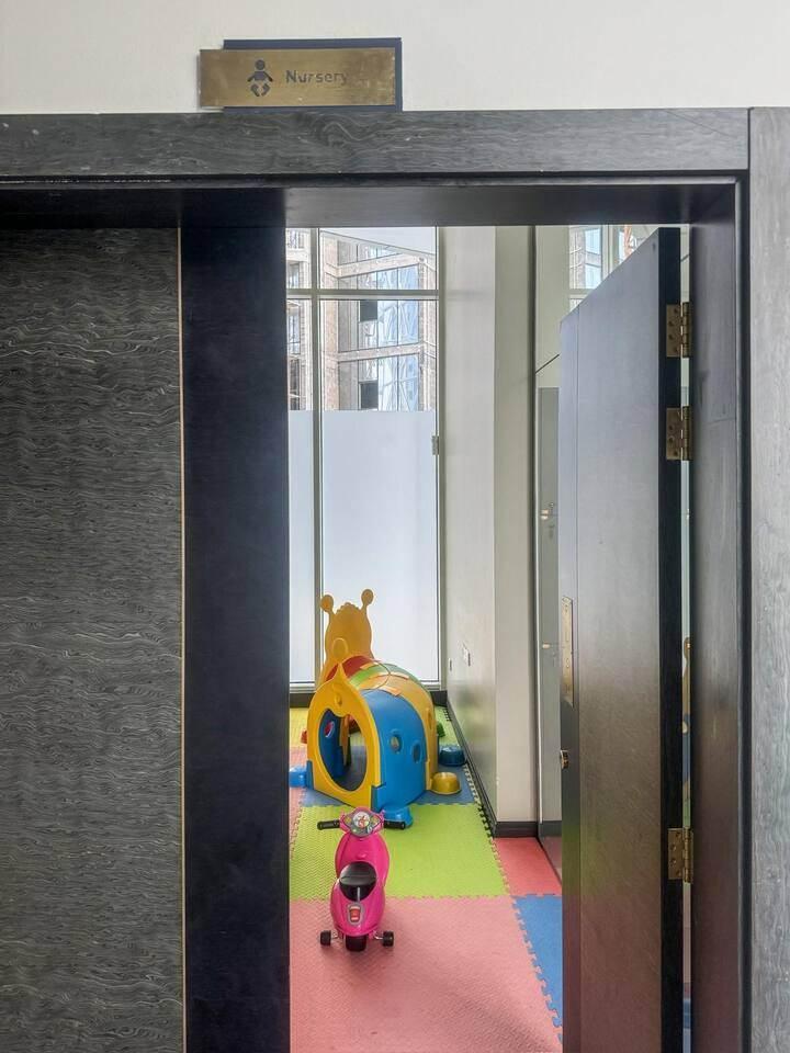 Bright & Elegant 1BR in Bahrain Bay - Image 19