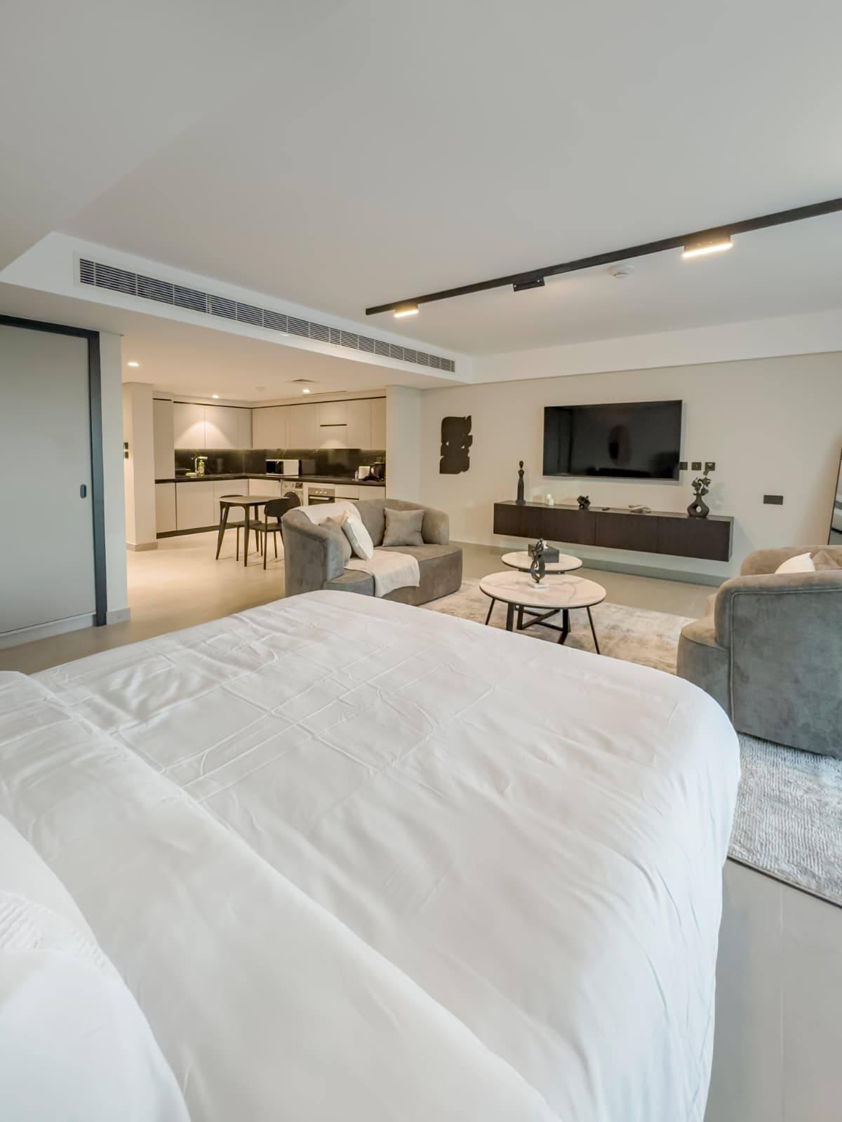 Financial Harbour Grand Studio | Luxe | Views - Image 5